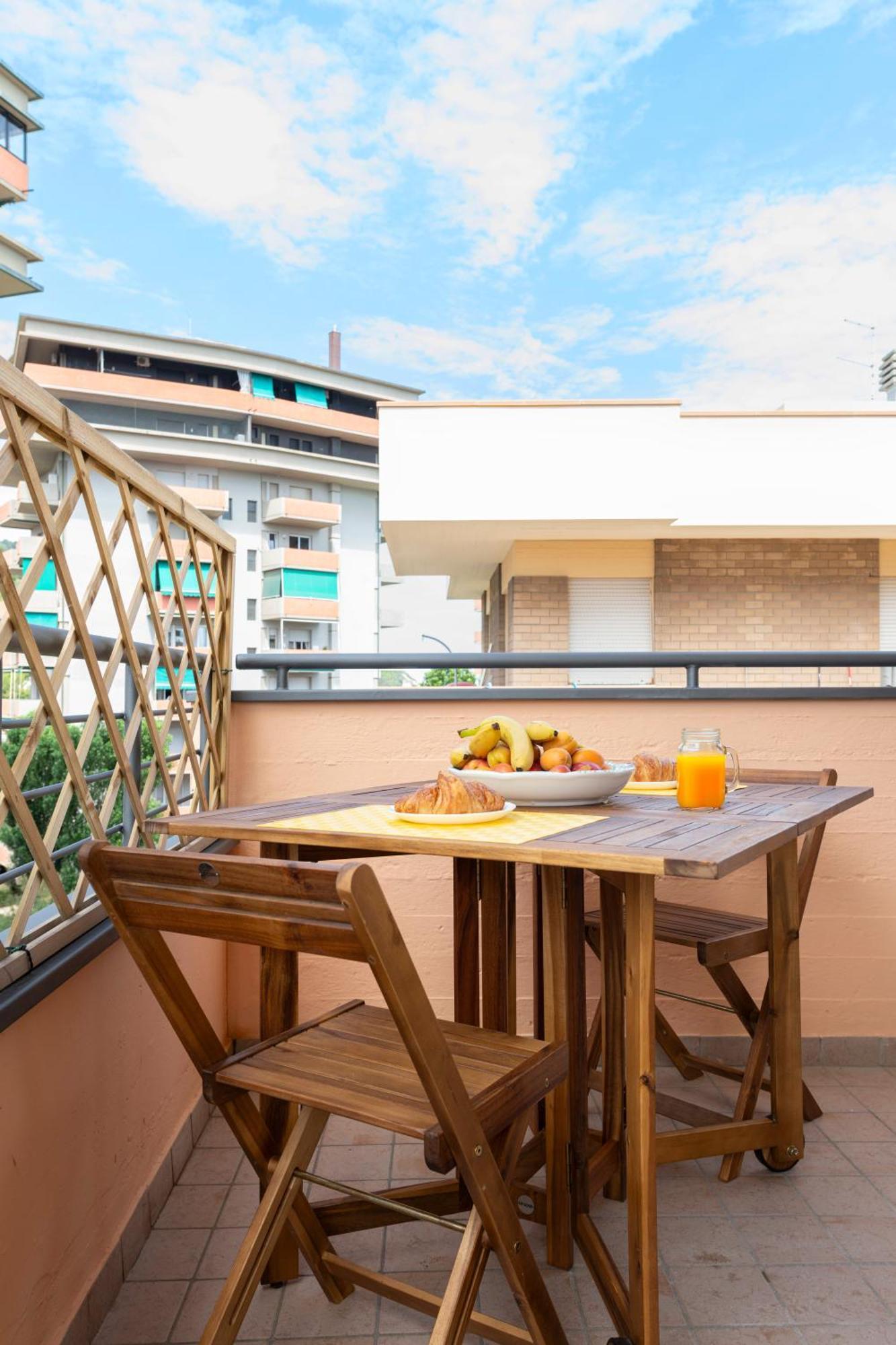 ペザロCasa Baia Flaminiaアパートメント エクステリア 写真