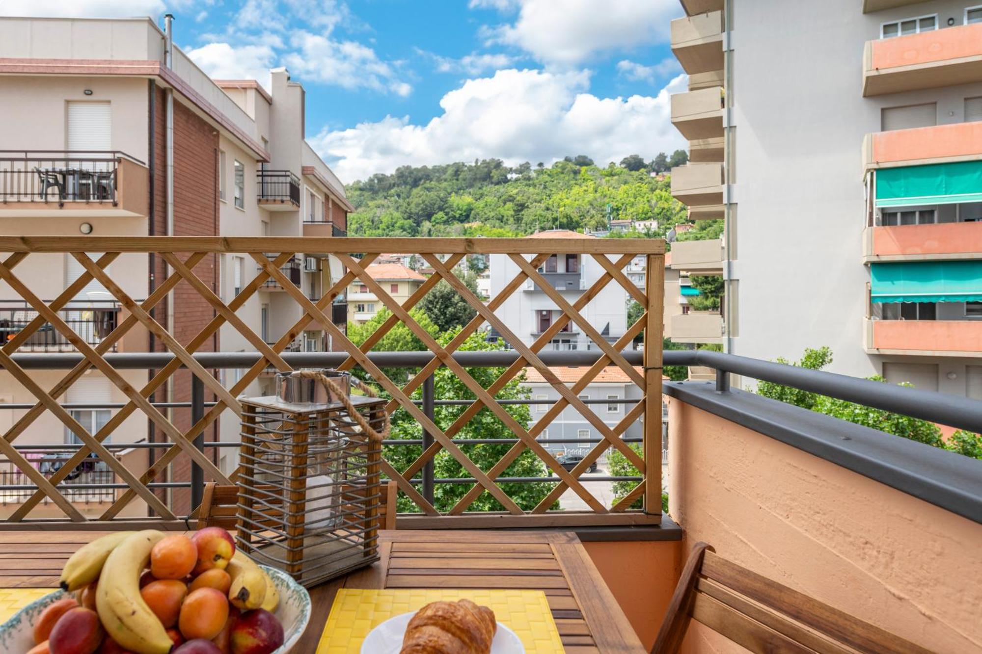 ペザロCasa Baia Flaminiaアパートメント エクステリア 写真